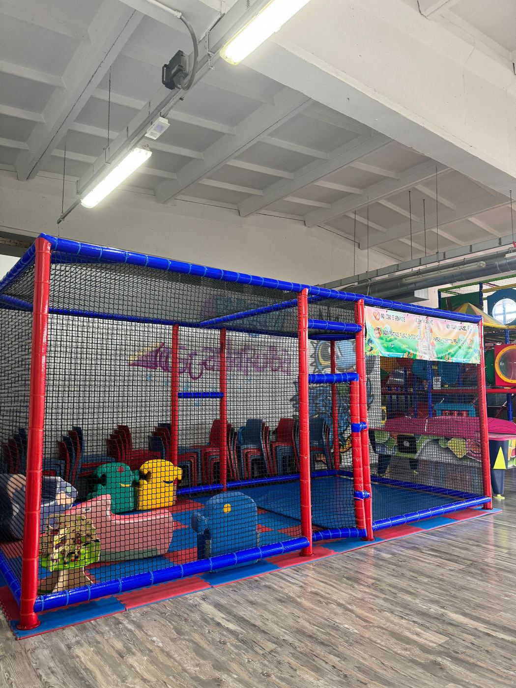 Area soft recintata per bambini da 0 a 3 anni nel parco giochi di Pito Pitù a Cabiate